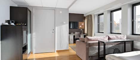 Chambre Familiale, 1 lit double, accessible aux personnes à mobilité réduite (with Sofabed)