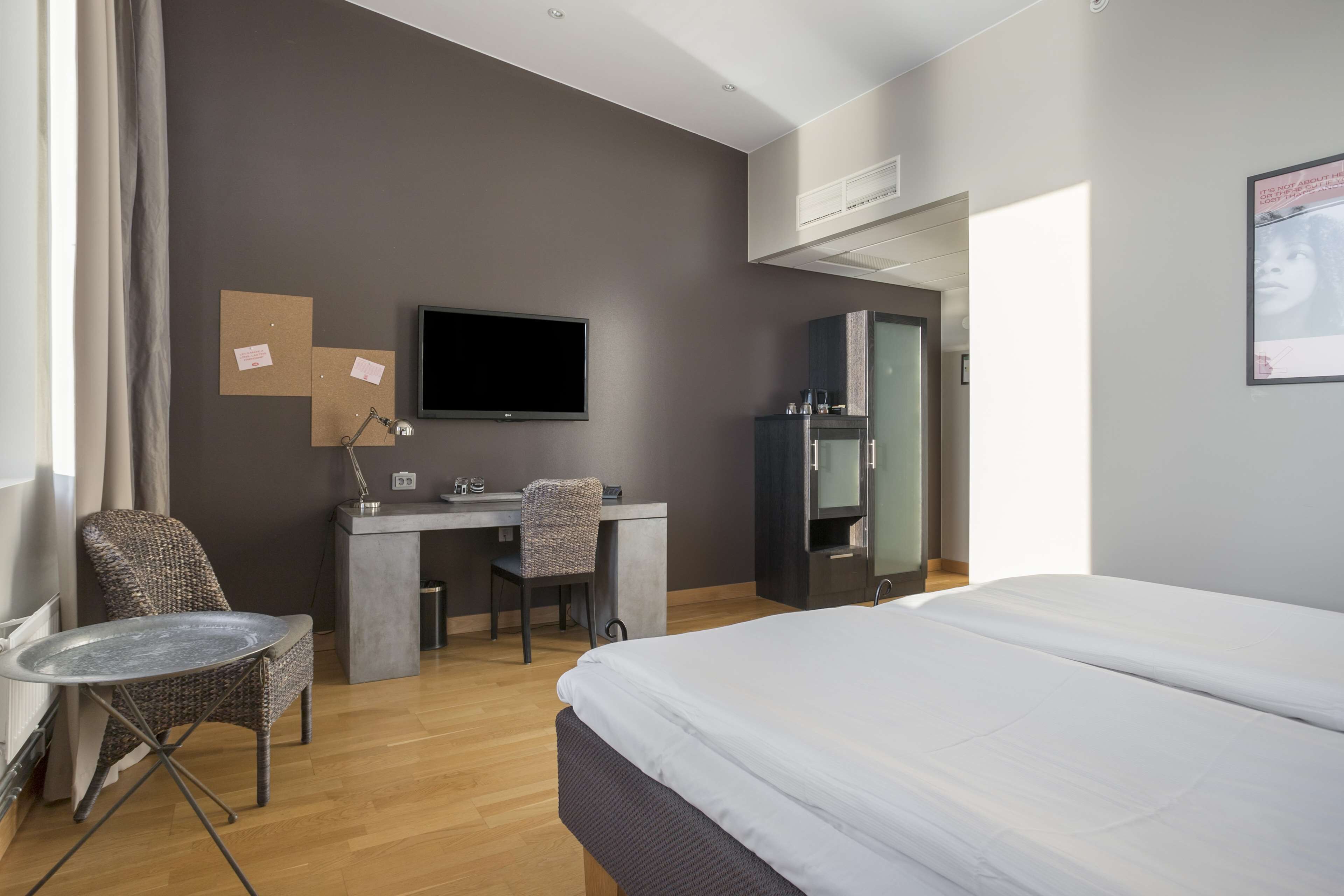 superior room, 1 double bed, non smoking | pillow-top beds, desk, blackout curtains, soundproofing