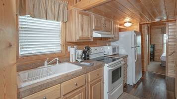 Cottage, 1 Bedroom | Private kitchen | Fridge, microwave, stovetop, cookware/dishes/utensils