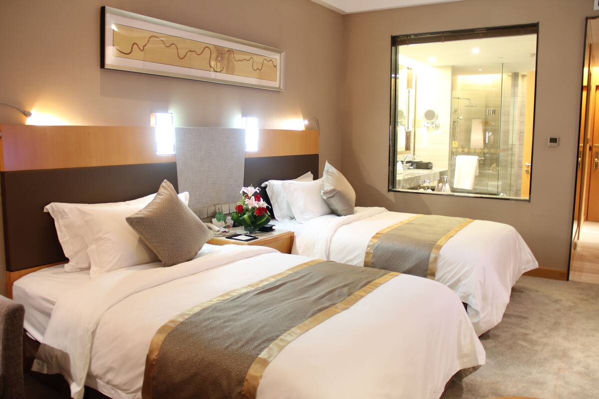Superior Room | Premium bedding, minibar, in-room safe, desk