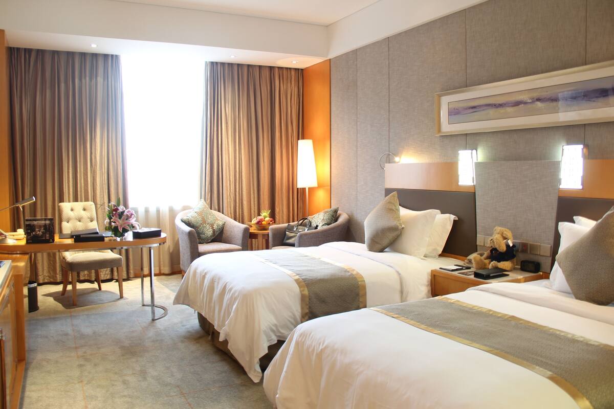 Deluxe Room | Premium bedding, minibar, in-room safe, desk