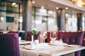 14 restaurantes, cocina internacional