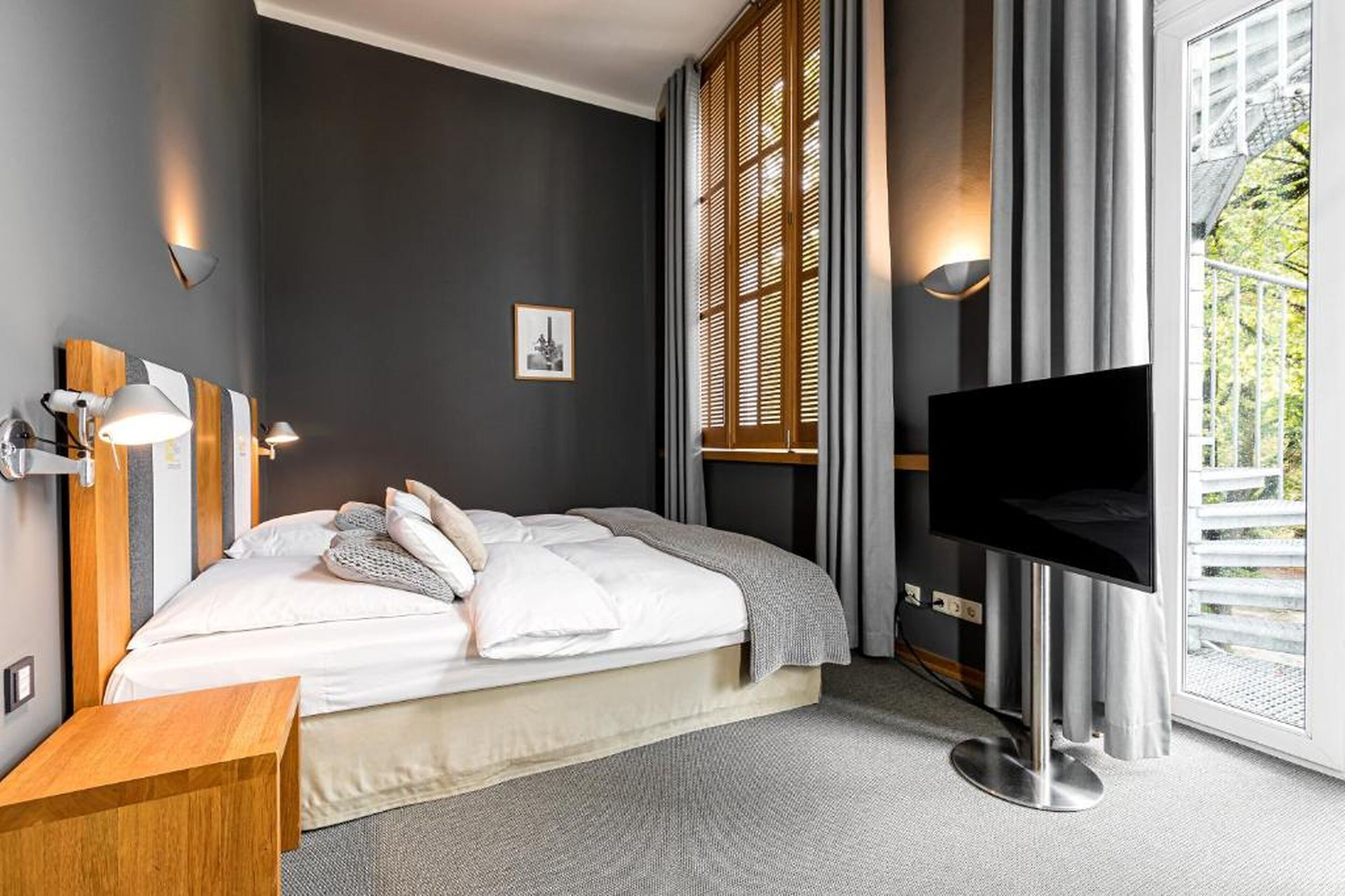 double room | in-room safe, desk, free wifi, bed sheets