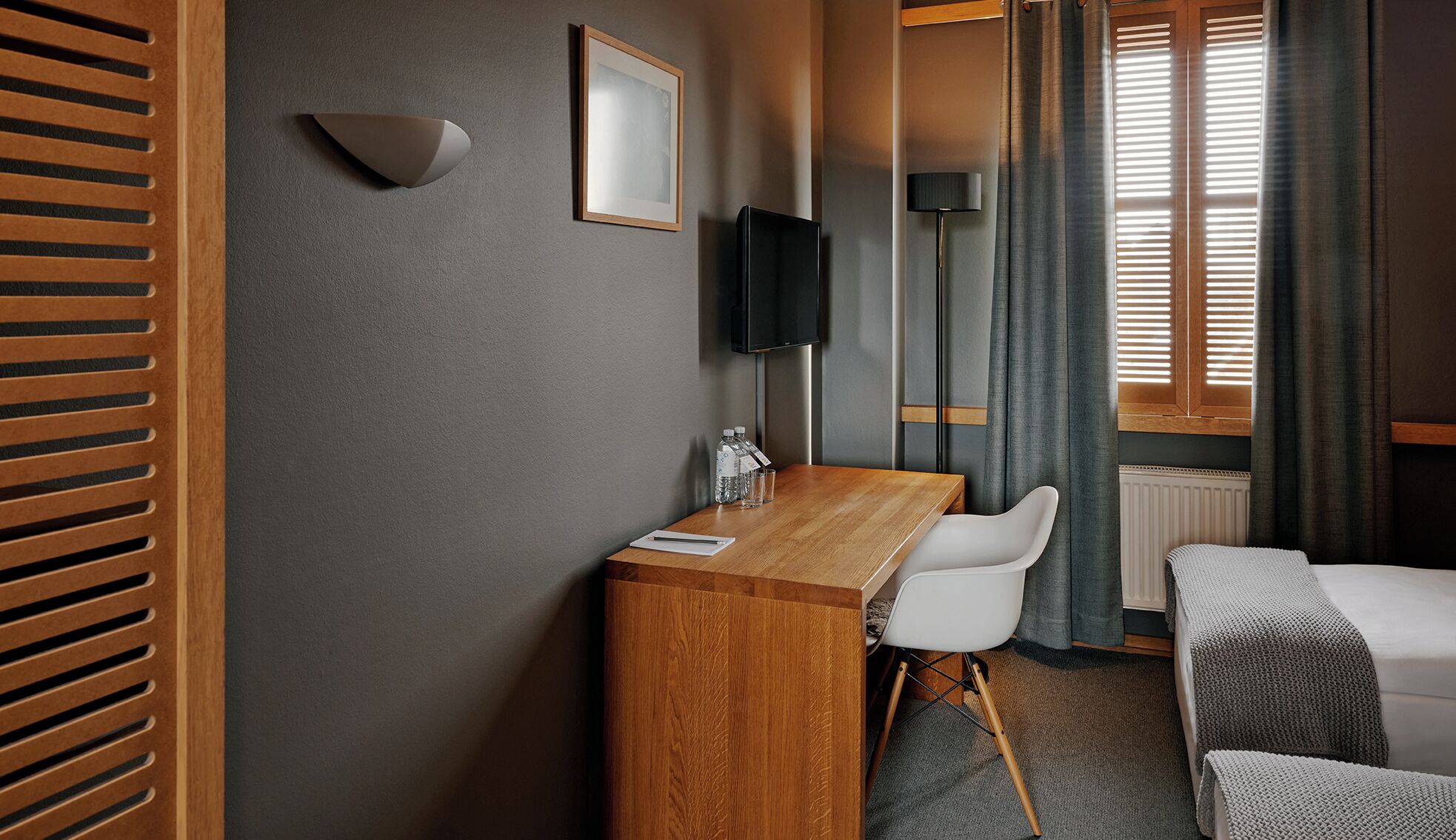 basic twin room | in-room safe, desk, free wifi, bed sheets