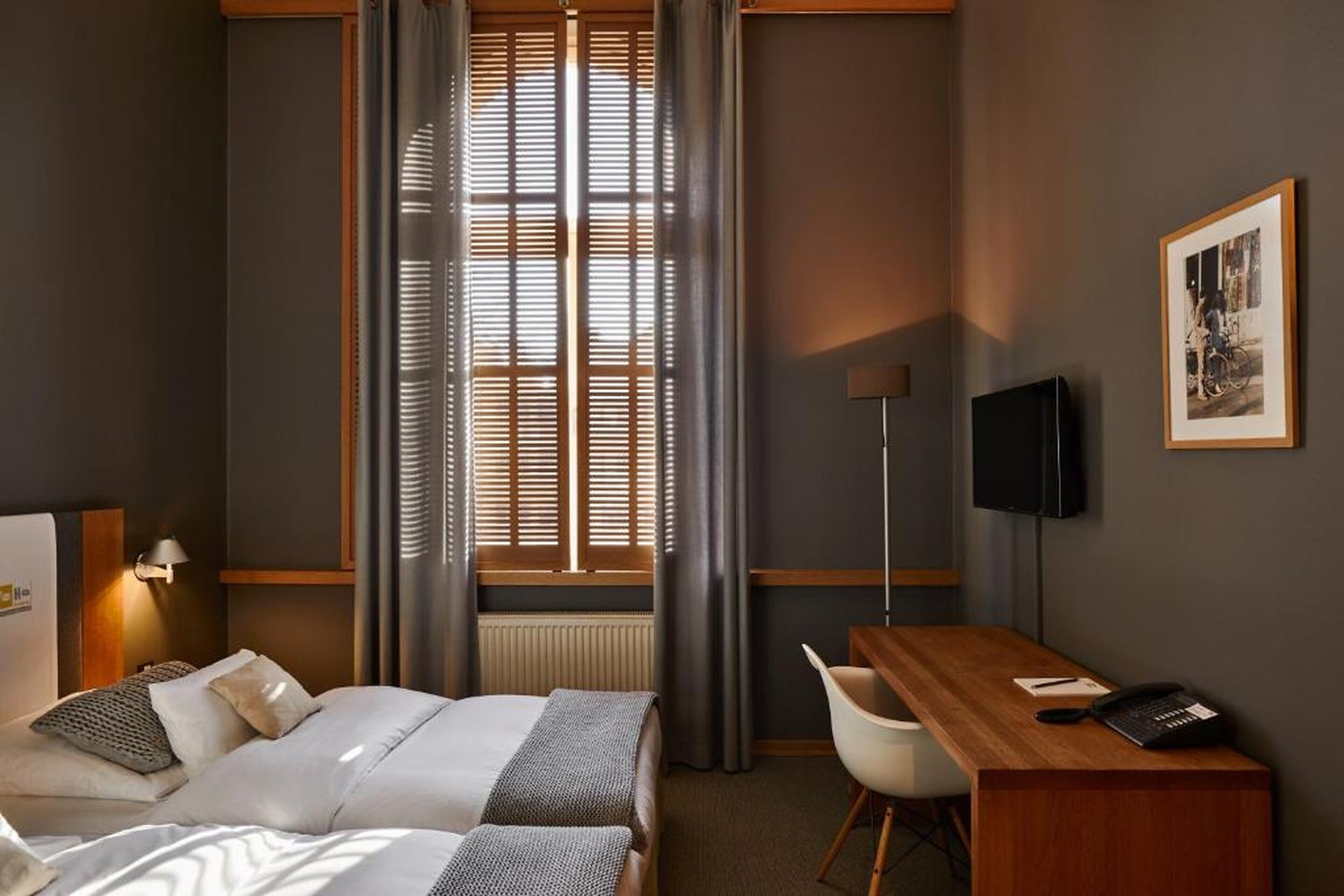 Double Room | Desk, free WiFi, bed sheets