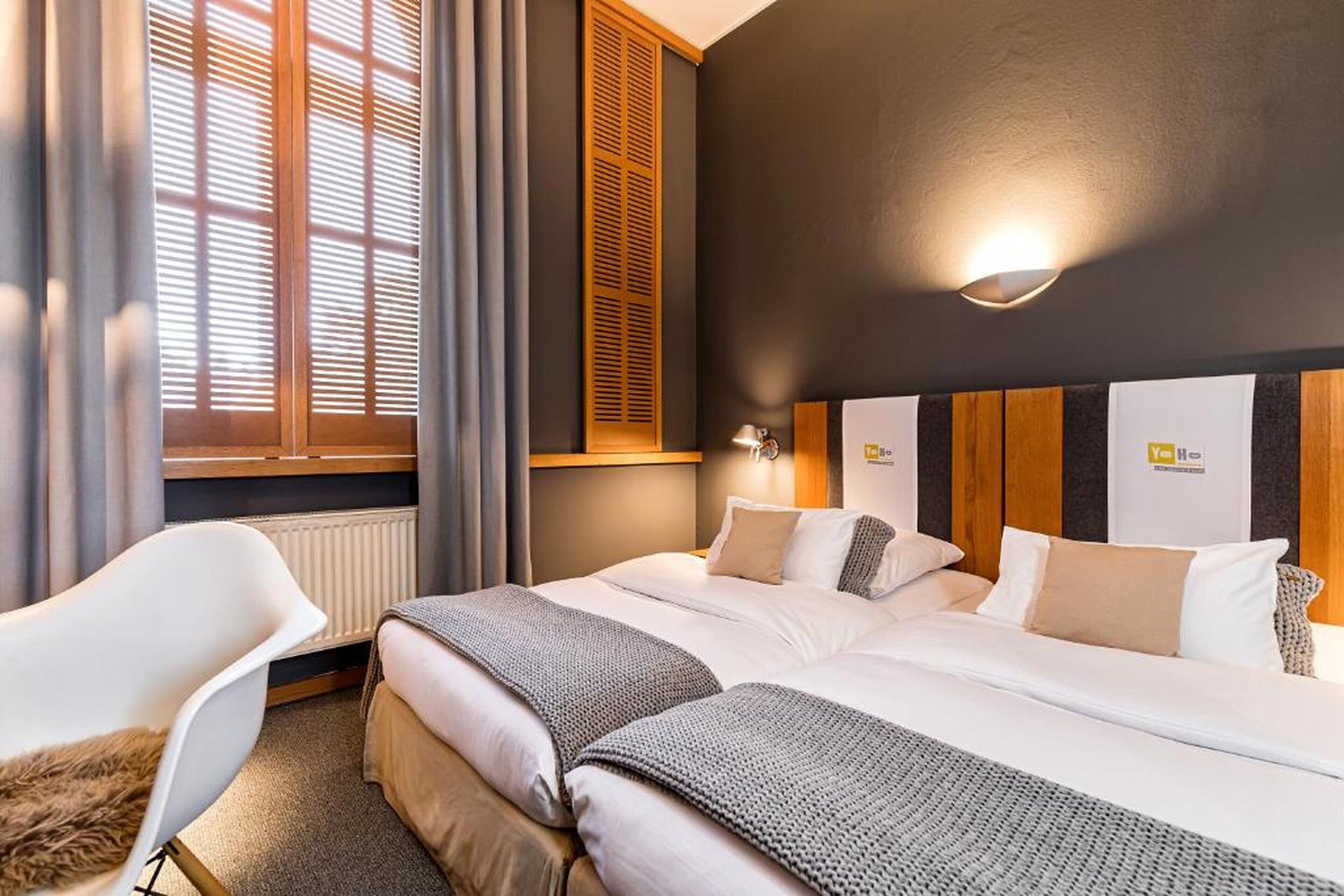 double room | in-room safe, desk, free wifi, bed sheets