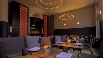 Café da manhã com buffet todos os dias (EUR 8.5 por pessoa)