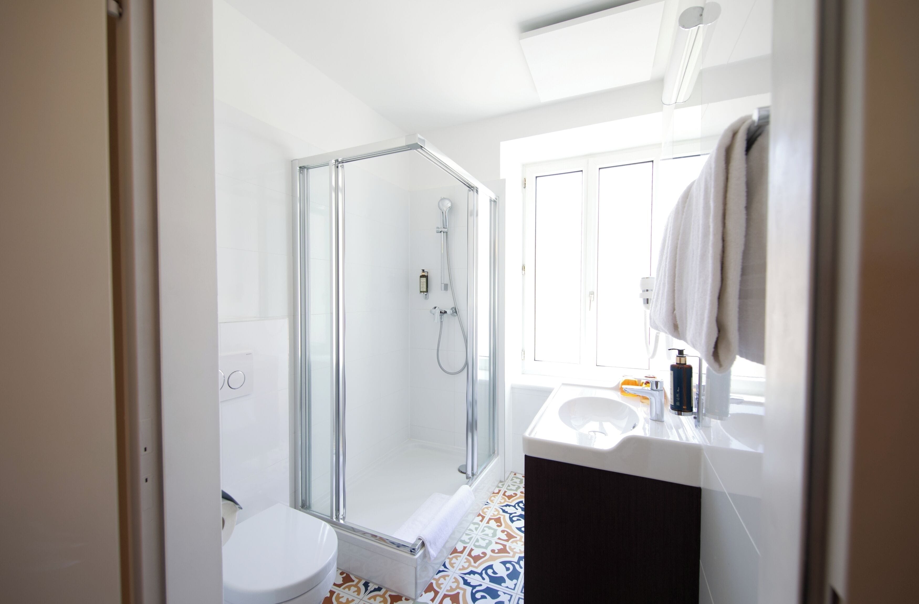standard triple room | bathroom | free toiletries, hair dryer, towels, soap