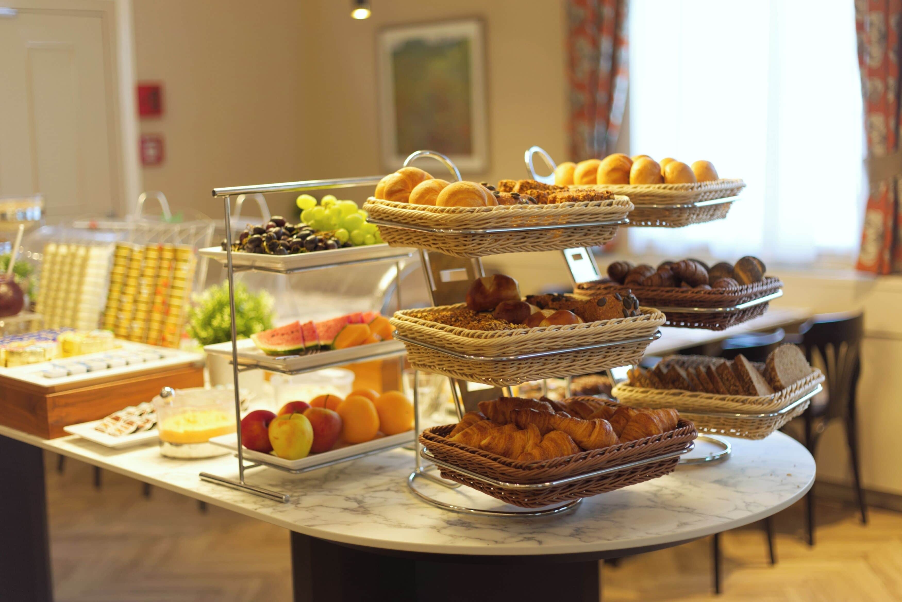 Desayuno buffet diario (EUR 5 por persona)