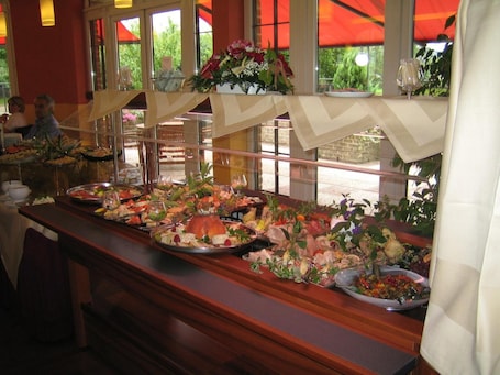 Lunch and dinner served, local cuisine