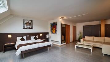 Minibar, bureau, chambres insonorisées, fer et planche à repasser