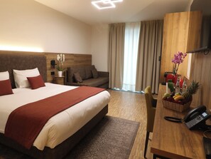 Deluxe Suite | Minibar, desk, soundproofing, iron/ironing board - Threeland Hotel (Petange)