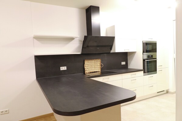 Apartment | Minibar, desk, soundproofing, iron/ironing board