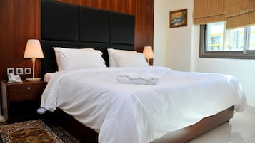 One-Bedroom Suite City view Single | In-room safe, desk, soundproofing, iron/ironing board