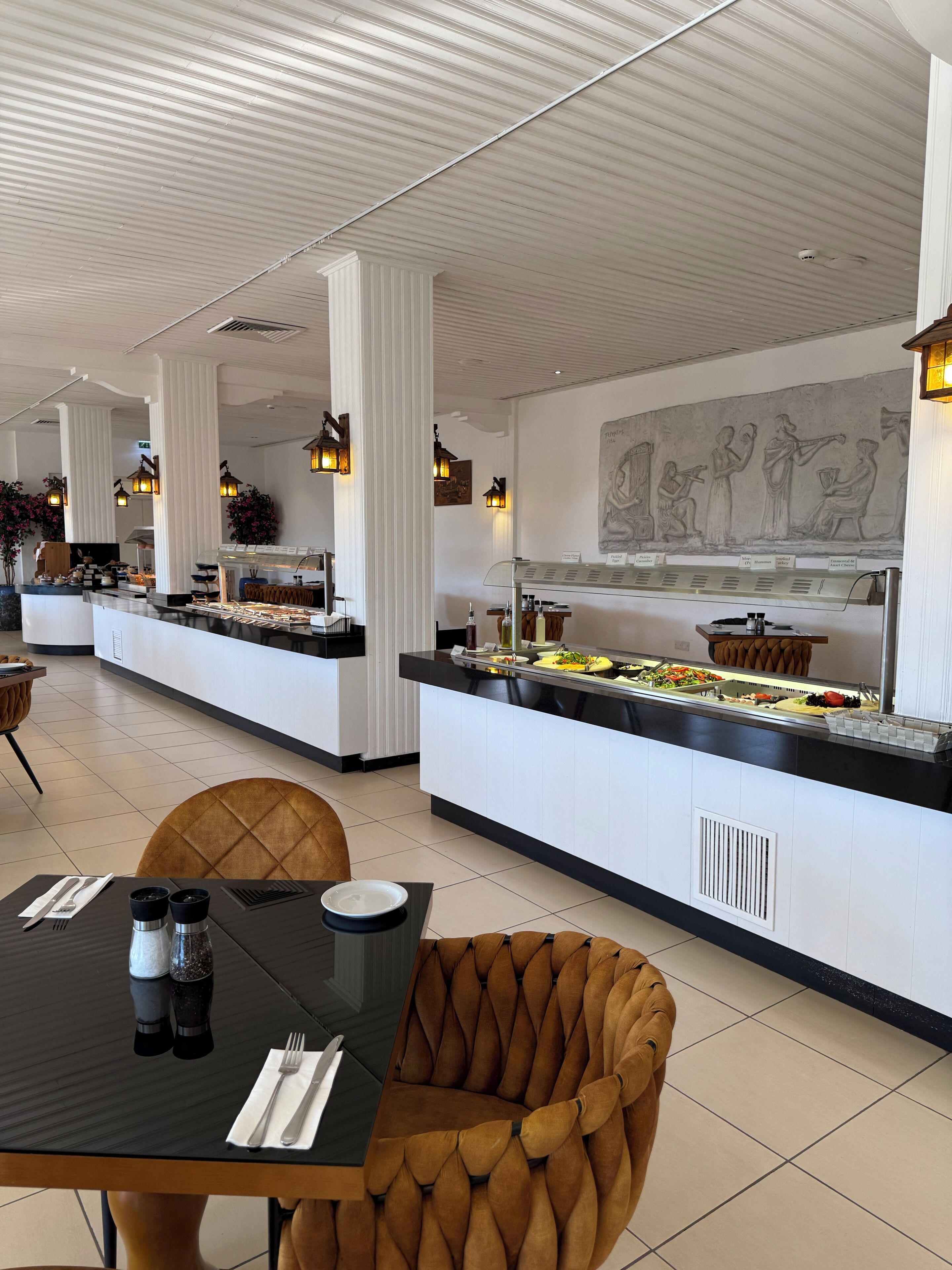 Café da manhã com buffet grátis todos os dias