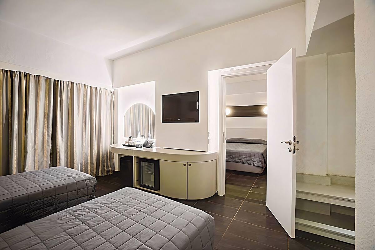 Minibar, in-room safe, individually furnished, desk