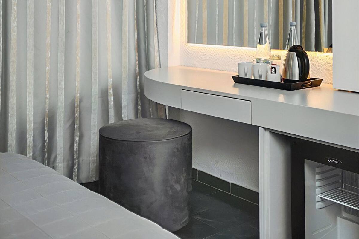 Minibar, in-room safe, individually furnished, desk