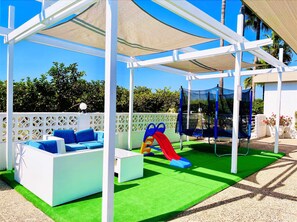 Área de juegos infantiles al aire libre