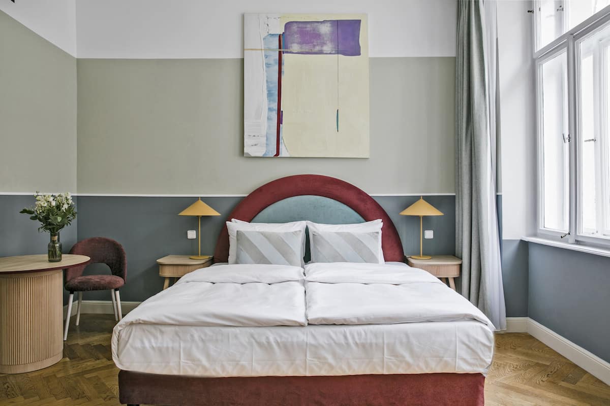 Extra Large Studio, Kitchenette, Balcony | 1 bedroom, premium bedding, in-room safe, individually decorated