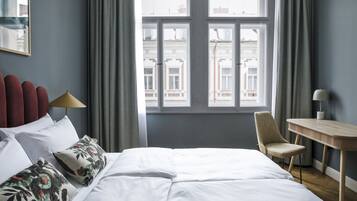 1 Bedroom Apartment with Sofa Bed | Bộ đồ giường cao cấp, két bảo mật tại phòng, bàn