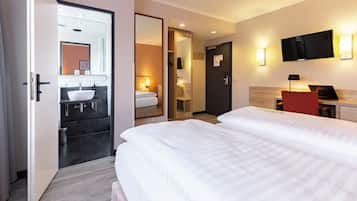 Standardzimmer, 2Â Einzelbetten | Allergikerbettwaren, Zimmersafe, Schreibtisch, schallisolierte Zimmer