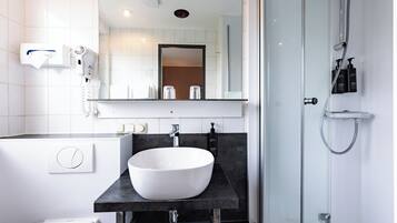 Standardzimmer, 2 Einzelbetten | Badezimmer | Dusche, Haartrockner, Handtücher