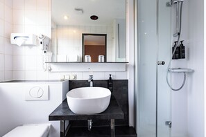 Standard Room, 2 Twin Beds | Bathroom | Shower, hair dryer, towels