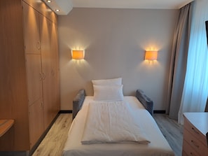 Hypo-allergenic bedding, in-room safe, desk, soundproofing