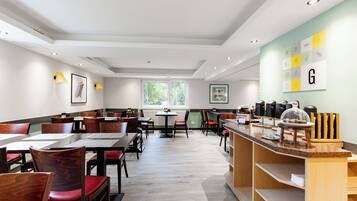 FrĂŒhstĂŒcksbuffet am Wochenende (17.00 EUR pro Person)