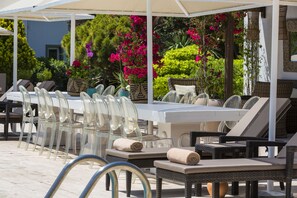 Swim-up bar - Princess Artemisia Hotel (Bodrum)