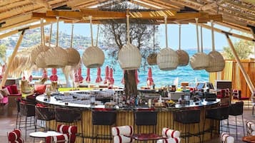 Breakfast, lunch, dinner served; alfresco dining