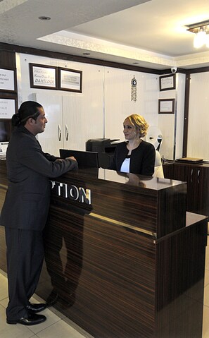 Reception - Şato Otel Lara (Antalya)
