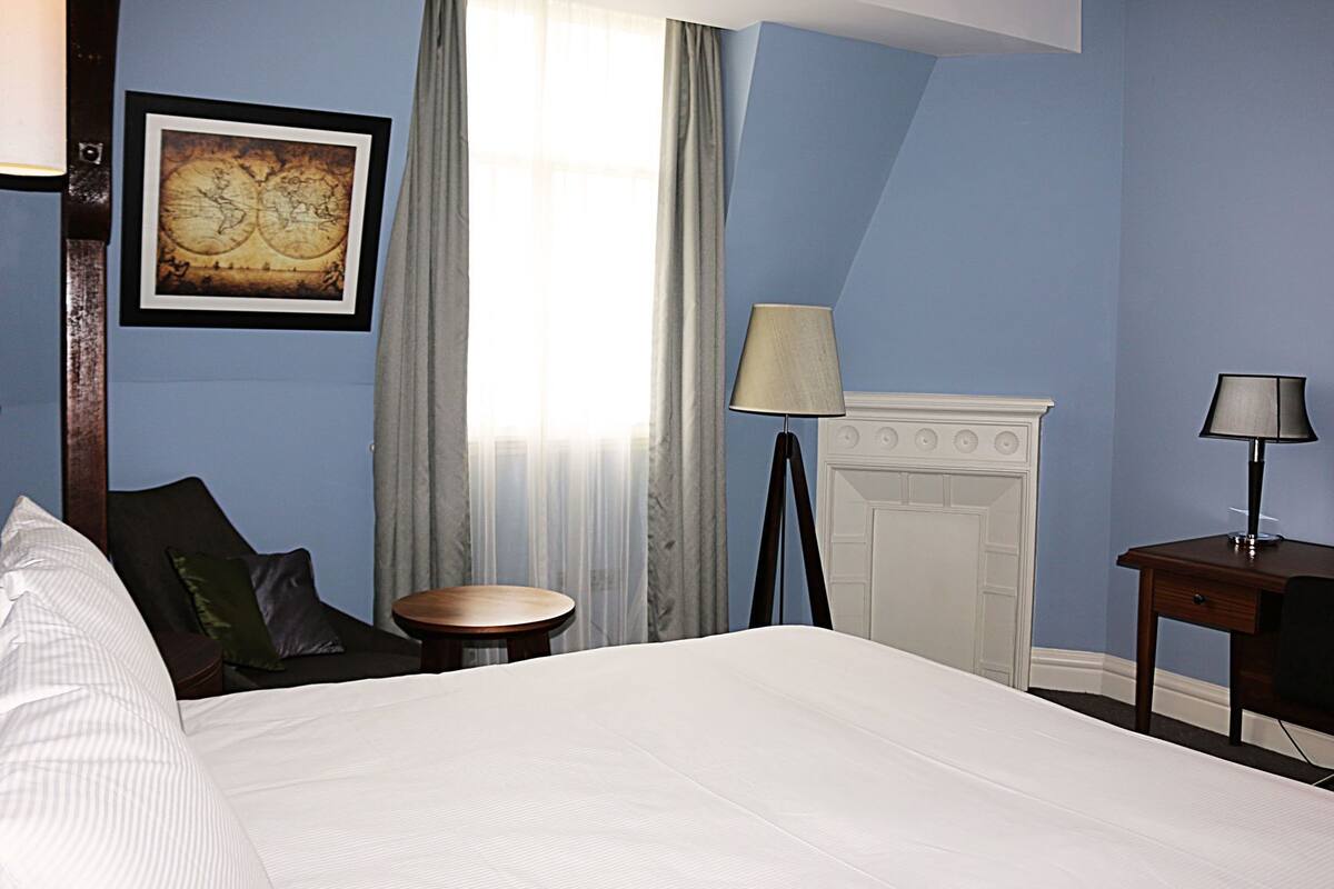 In-room safe, free WiFi, bed sheets, alarm clocks