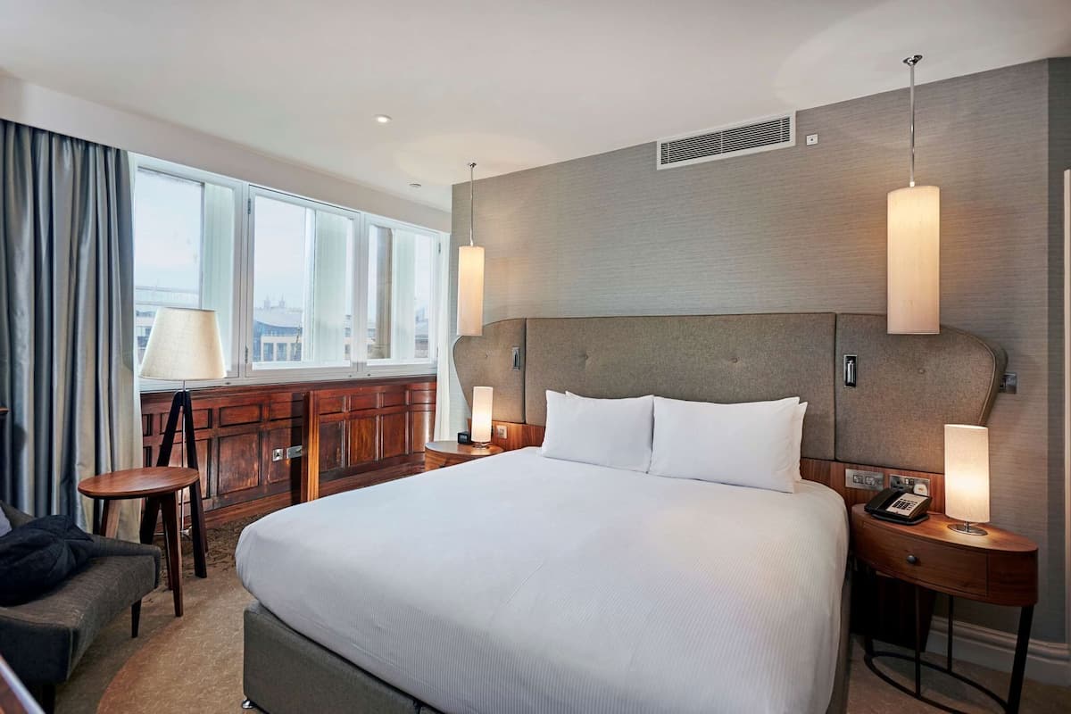 In-room safe, free WiFi, bed sheets, alarm clocks