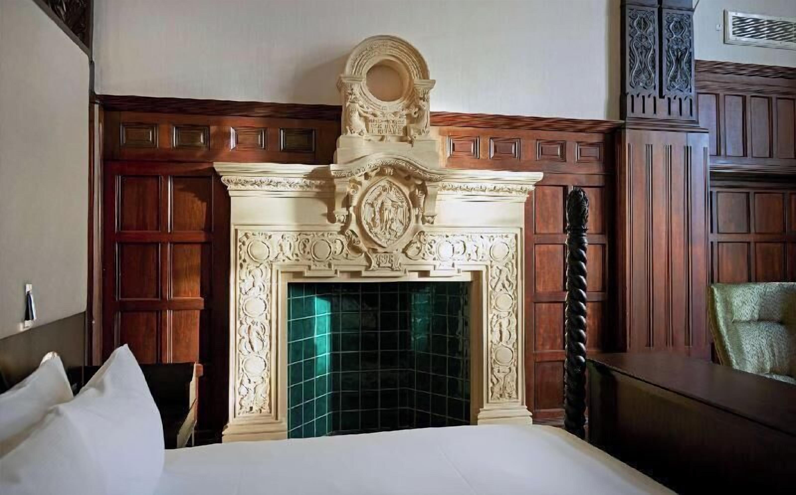 In-room safe, free WiFi, bed sheets, alarm clocks