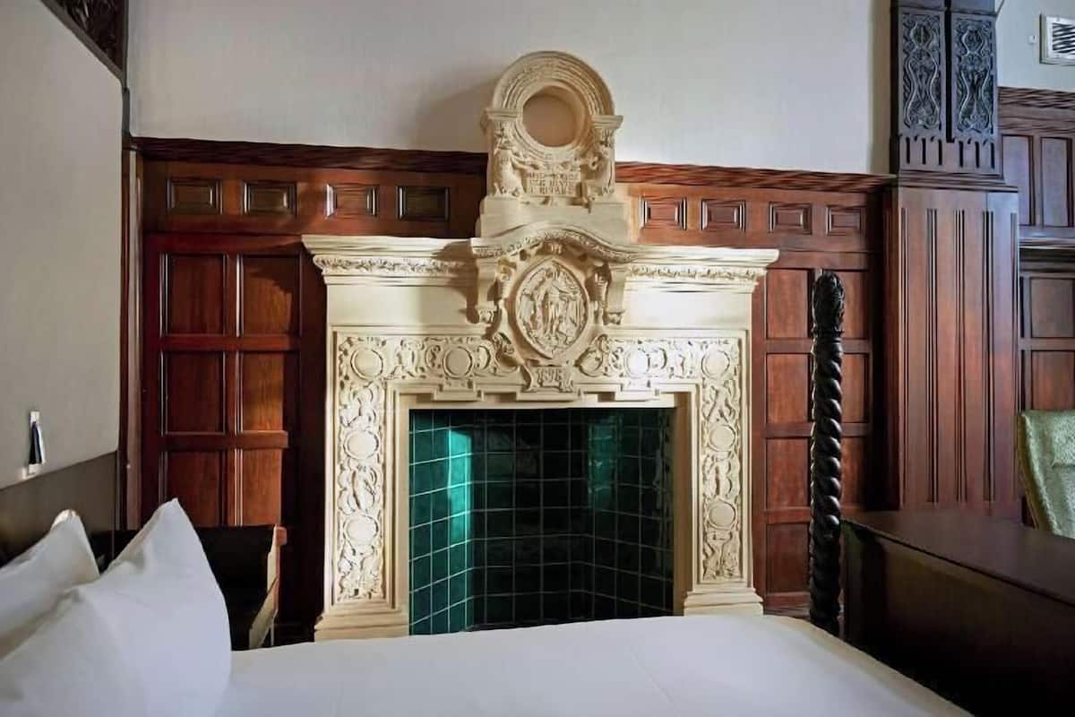 In-room safe, free WiFi, bed sheets, alarm clocks