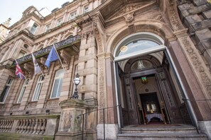 A historic building with ornate architecture, including a grand entrance with a sign reading "CORINTHIAN." - DoubleTree By Hilton Hotel & Spa Liverpool (Liverpool)