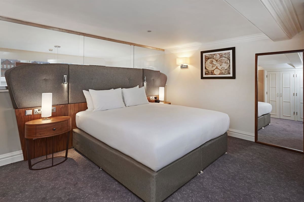 In-room safe, free WiFi, bed sheets, alarm clocks