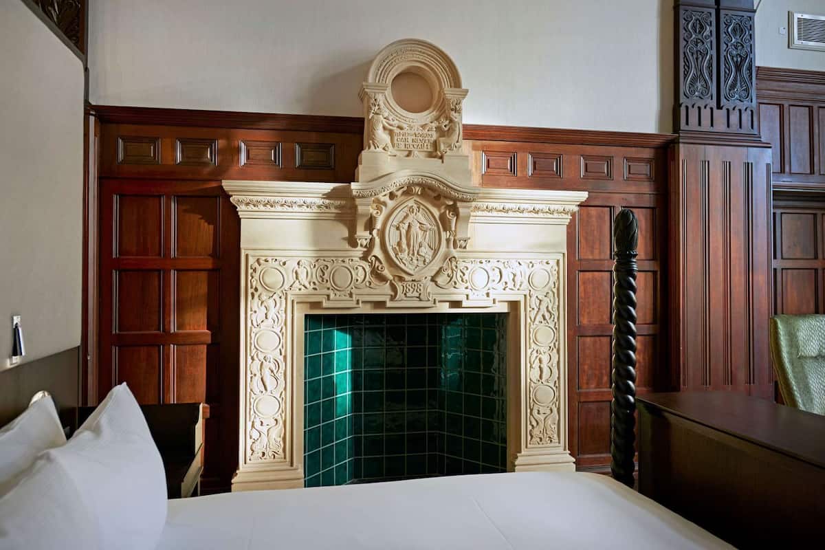 In-room safe, free WiFi, bed sheets, alarm clocks