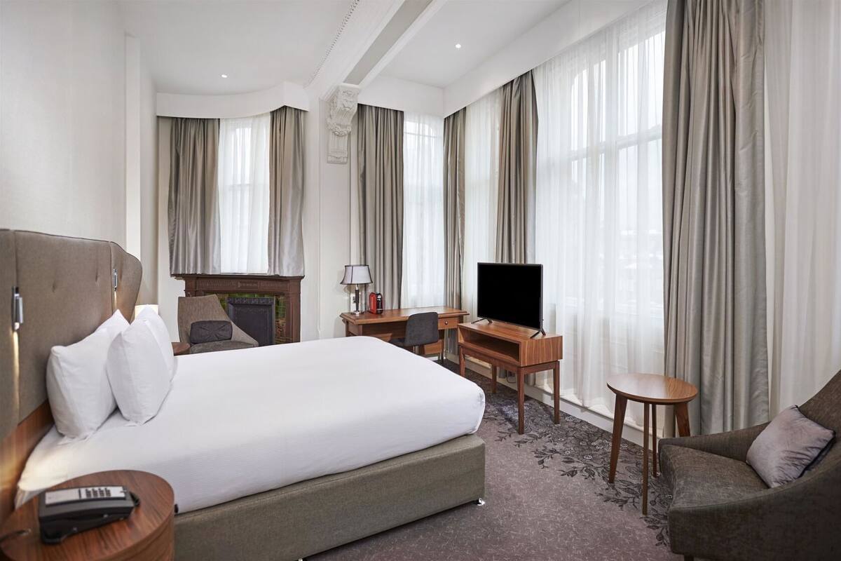 In-room safe, free WiFi, bed sheets, alarm clocks