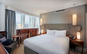 In-room safe, free WiFi, bed sheets, alarm clocks - DoubleTree By Hilton Hotel & Spa Liverpool (Liverpool)