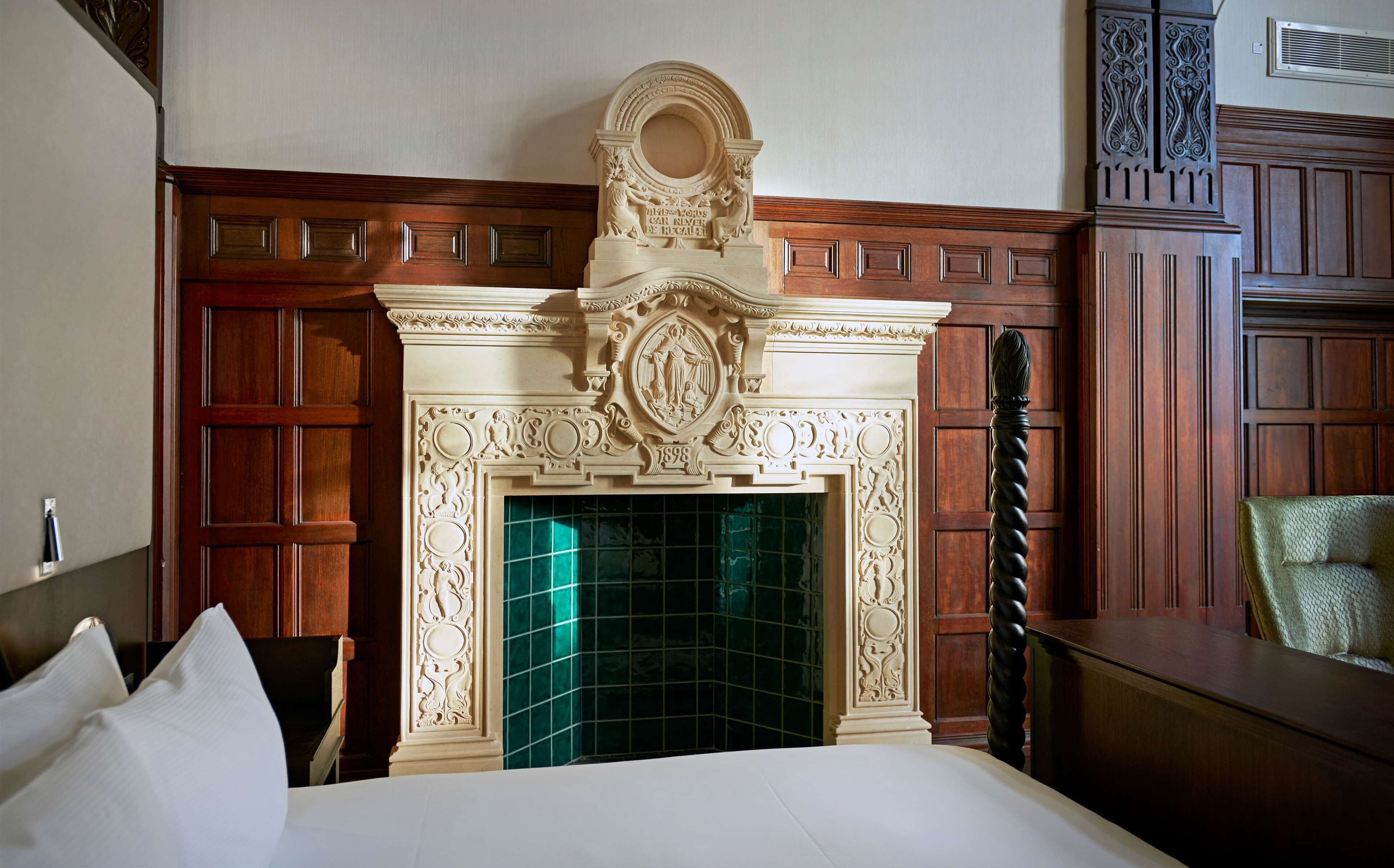 presidential suite, 1 king bed, non smoking | in-room safe, free wifi, bed sheets, alarm clocks