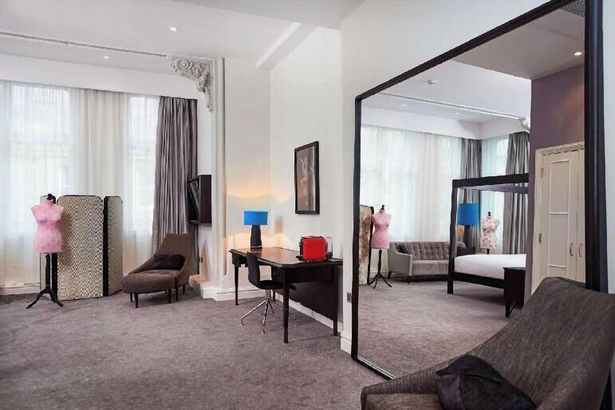 In-room safe, free WiFi, bed sheets, alarm clocks