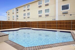 Outdoor pool - Baymont by Wyndham San Angelo (San Angelo)