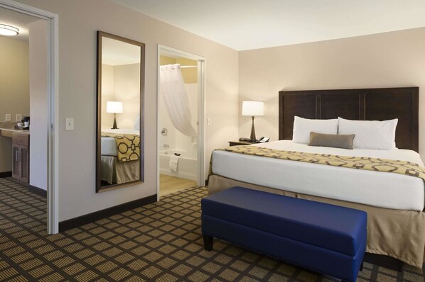 Premium bedding, desk, iron/ironing board, free cots/infant beds