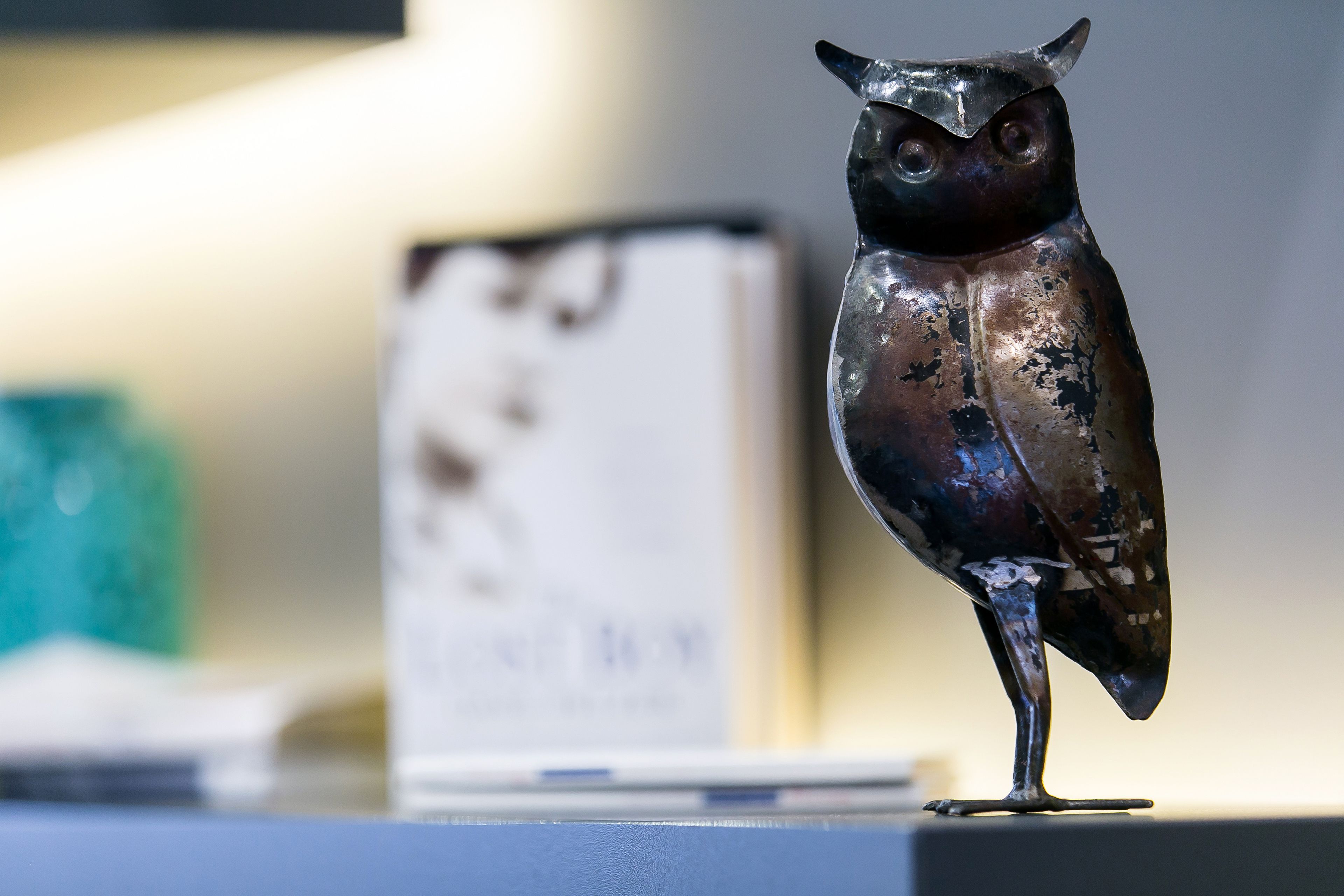 32-inch flat-screen tv with digital channels, tv