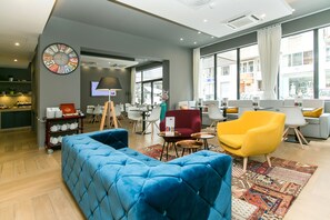 Lobby sitting area - Roombach Hotel Budapest Center (Budapest)