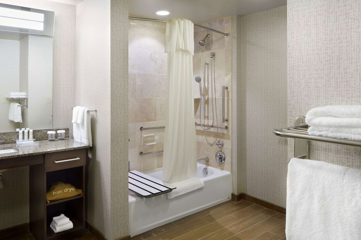 Salle de bain | Articles de toilette gratuits, sèche-cheveux, serviettes fournies