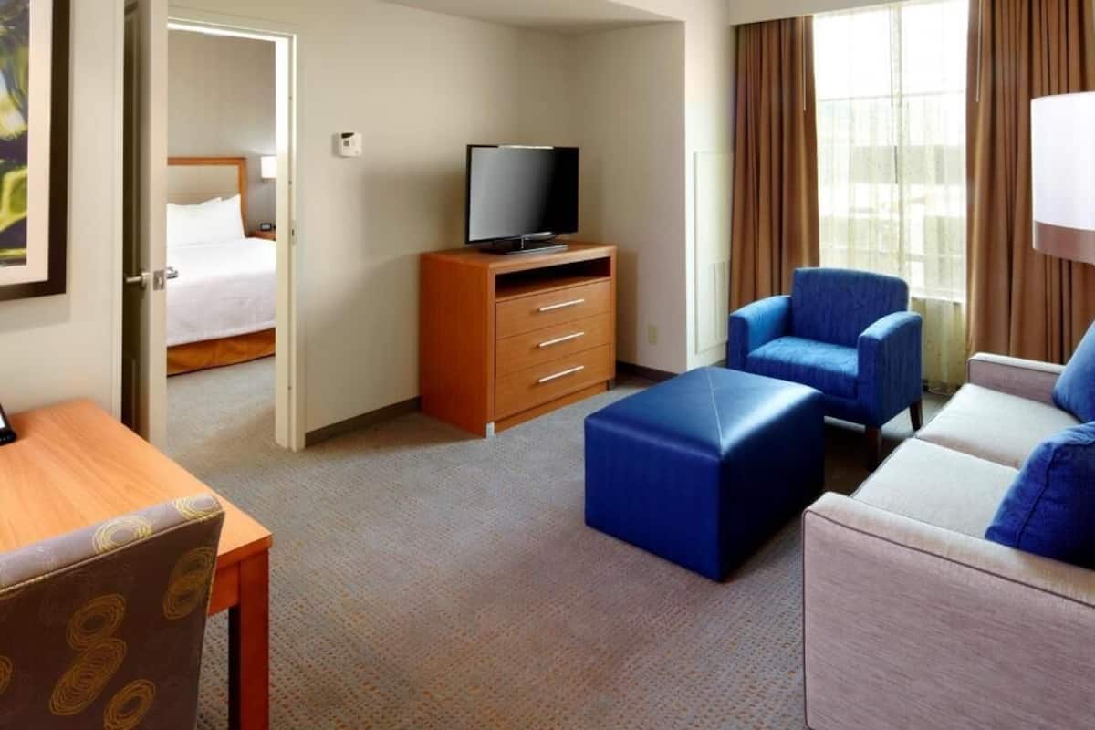 Coffres-forts dans les chambres, bureau, rideaux occultants