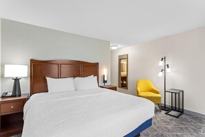 Habitación, 1 cama de matrimonio grande | Caja fuerte, escritorio, tabla de planchar con plancha y wifi gratis